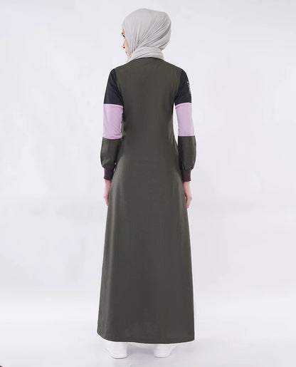 جلابية بتصميم كتل ألوان باللون الزيتوني والوردي